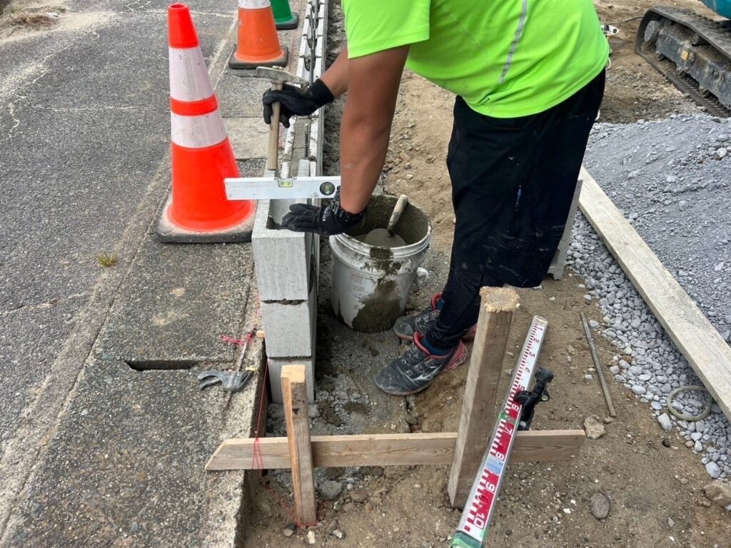 愛知県 高浜市 フェンス新設工事 外構 外構工事 カーポート ブロック塀 駐車場土間内工事 エクステリア 擁壁工事 土木工事 リフォーム 造園工事 お庭 ウッドデッキ