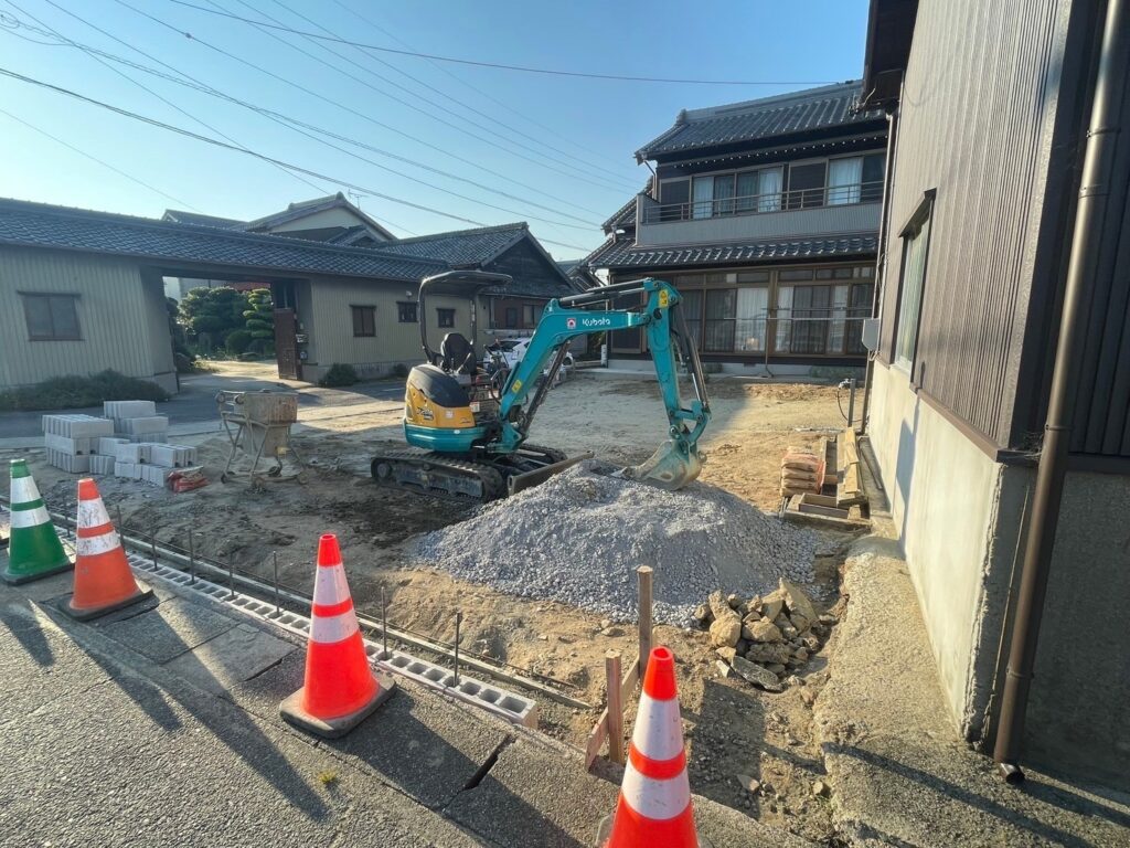 愛知県 高浜市 フェンス新設工事 外構 外構工事 カーポート ブロック塀 駐車場土間内工事 エクステリア 擁壁工事 土木工事 リフォーム 造園工事 お庭 ウッドデッキ